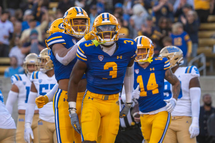 November 25, 2022; Berkeley, California, USA; California Golden Bears wide receiver Jeremiah Hunter (3) celebrates after scoring a touchdown against the UCLA Bruins during the second quarter at California Memorial Stadium. Mandatory Credit: Kyle Terada-USA TODAY Sports